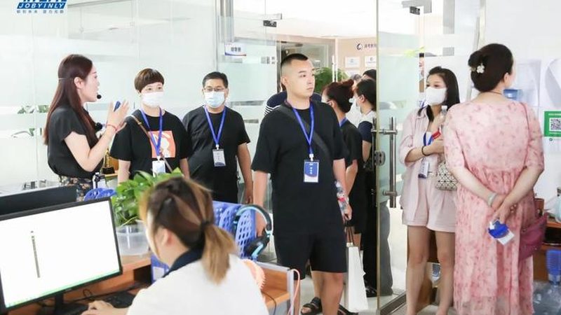 叉车安全操作规范图解：保障作业安全的关键指南